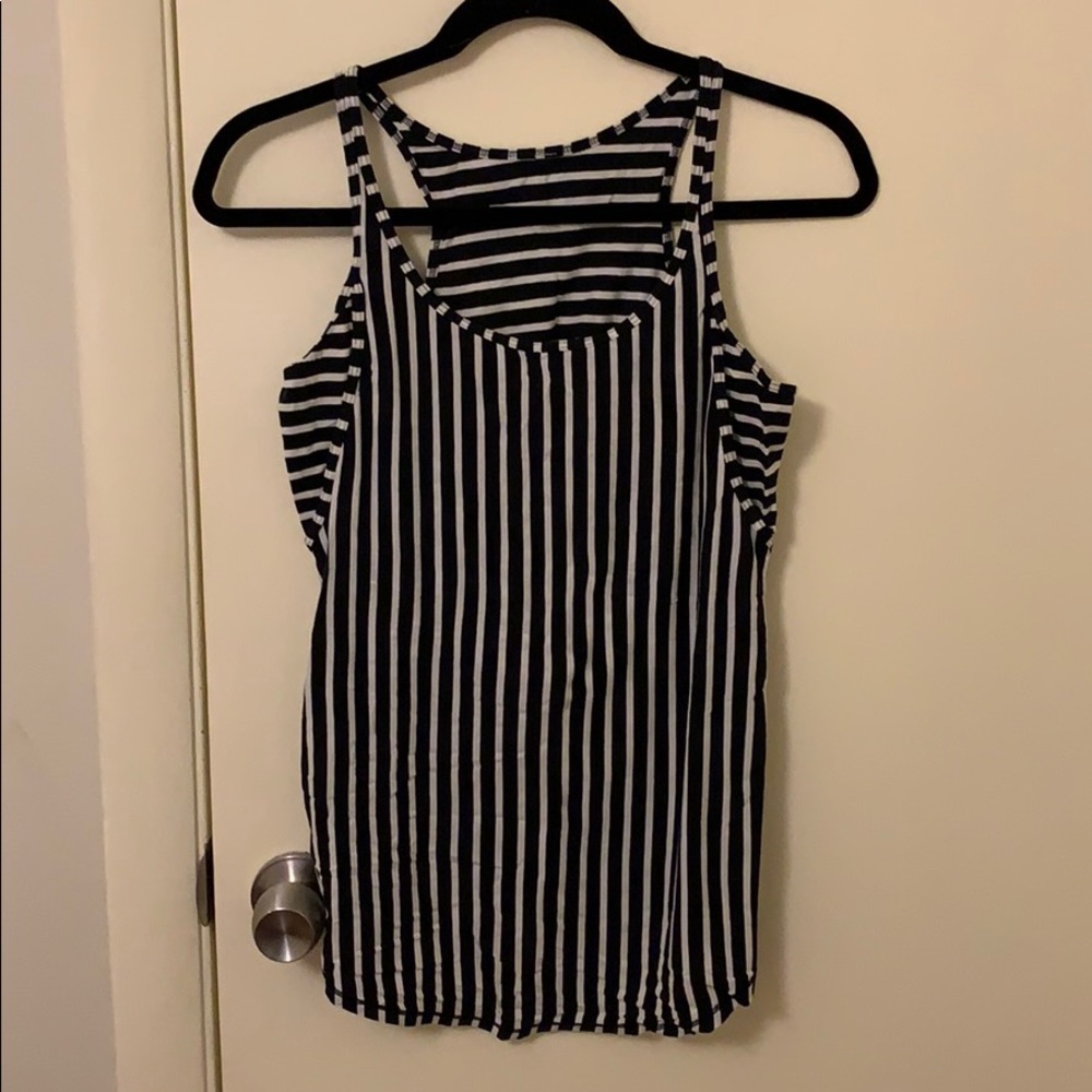 Lululemon tank.